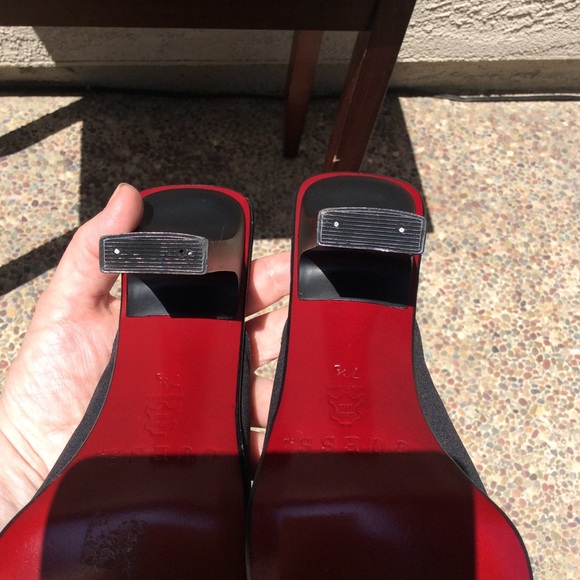 Guess Black Fabric Slide Sandals - Picture 7 of 7